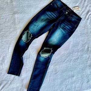 *NWT* L&B, “Lucky & Blessed” Dark Wash, Distressed Knee Skinny Jeans